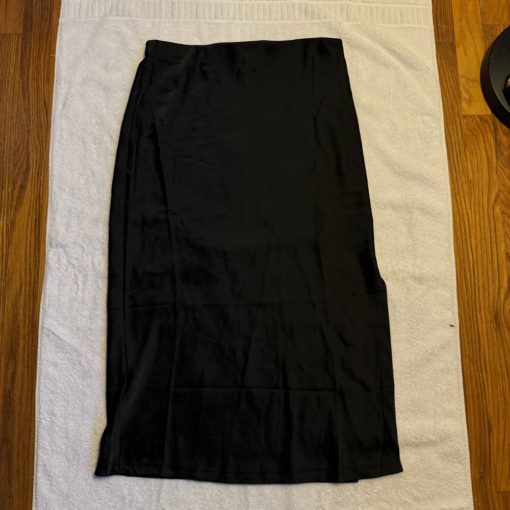 *BRAND NEW* Urban Outfitters Black Satin Slit Skirt